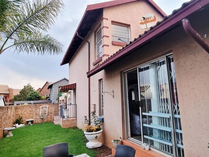 4 Bedroom Cluster in a secure estate in Glen Marias - Photo 3