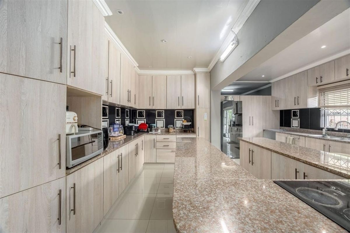 Fully furnished home For Sale in Sea Park, Port Shepstone, KwaZulu Natal - Photo 3