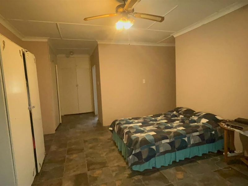 4-Bedroom Family Home For Sale in Sasolburg Central, Sasolburg - Photo 10