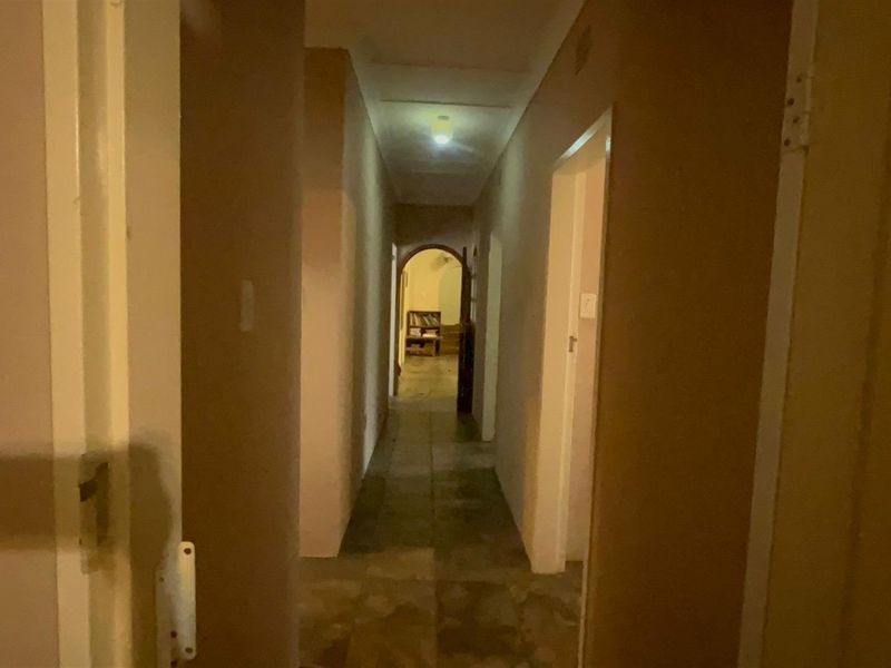 4-Bedroom Family Home For Sale in Sasolburg Central, Sasolburg - Photo 8