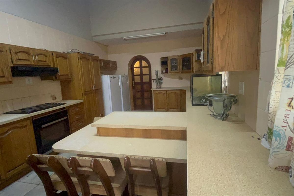 4-Bedroom Family Home For Sale in Sasolburg Central, Sasolburg - Photo 4