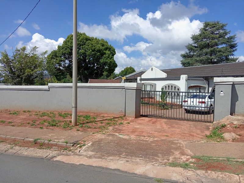 House To Rent in Weltevreden Park, Roodepoort - Photo 2