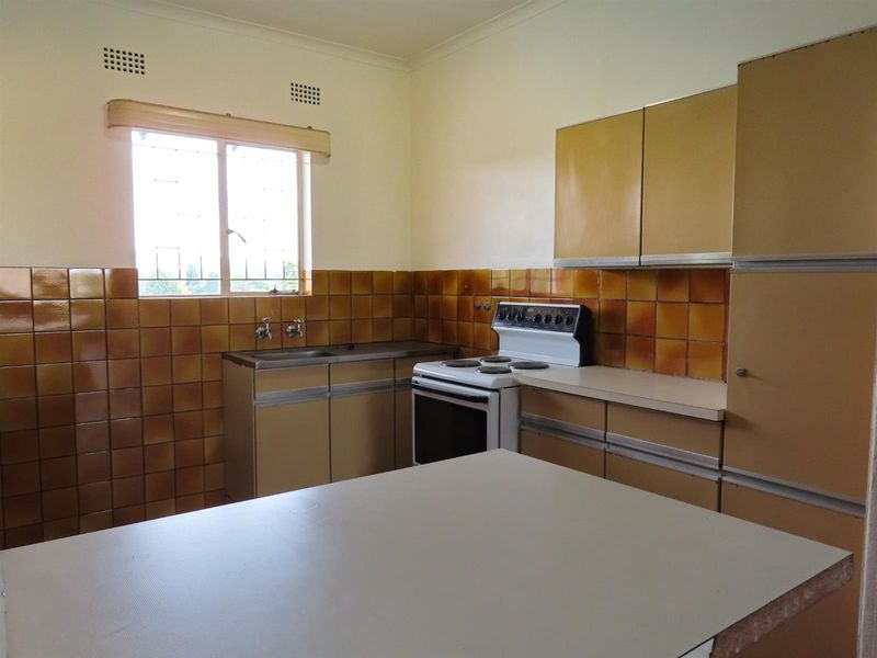 Lock-Up-and-Go 2 Bedroom Apartment with Balcony - Photo 2