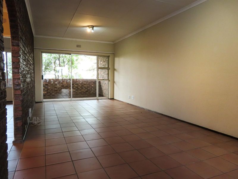 Sunny 2-Bedroom Home with Balcony in Well-Maintained Complex - Photo 2