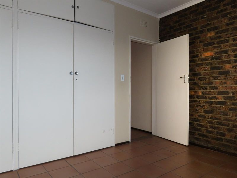 Sunny 2-Bedroom Home with Balcony in Well-Maintained Complex - Photo 4