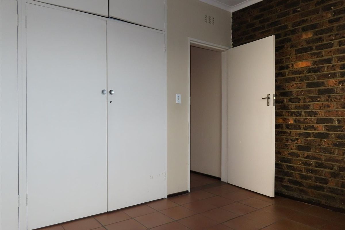 Sunny 2-Bedroom Home with Balcony in Well-Maintained Complex - Photo 4