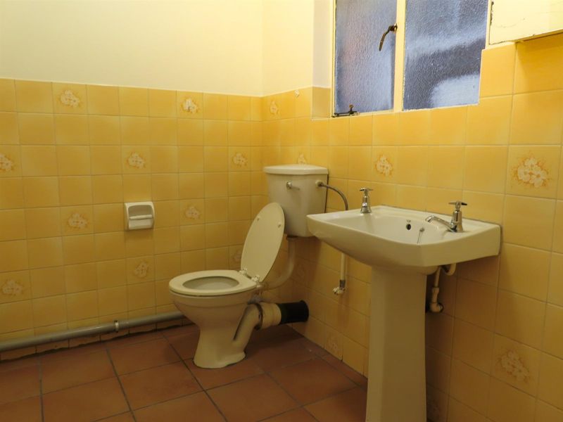 Sunny 2-Bedroom Home with Balcony in Well-Maintained Complex - Photo 10