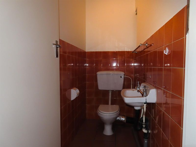 Sunny 2-Bedroom Home with Balcony in Well-Maintained Complex - Photo 9