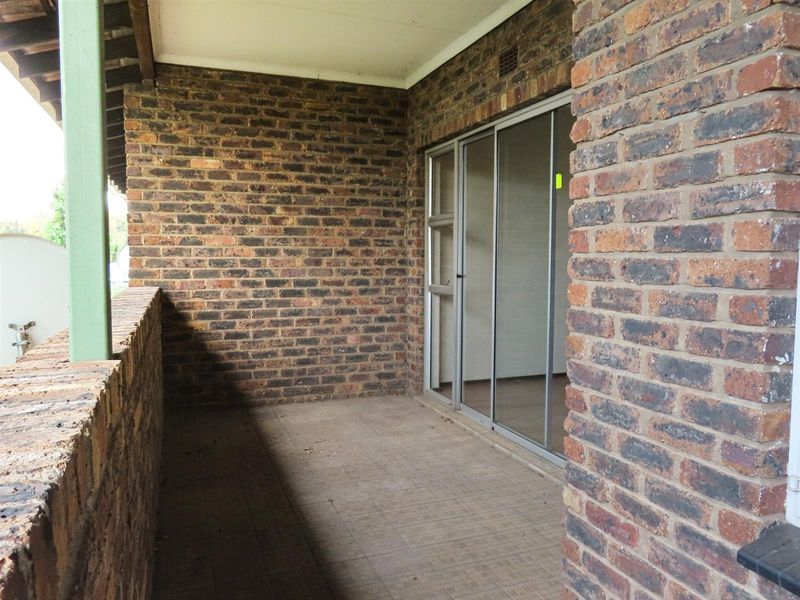 Sunny 2-Bedroom Home with Balcony in Well-Maintained Complex - Photo 8