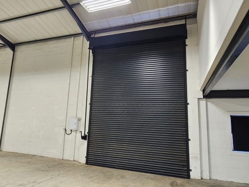 Modern 359 sqm Warehouse To Let in Rivergate - Photo 10