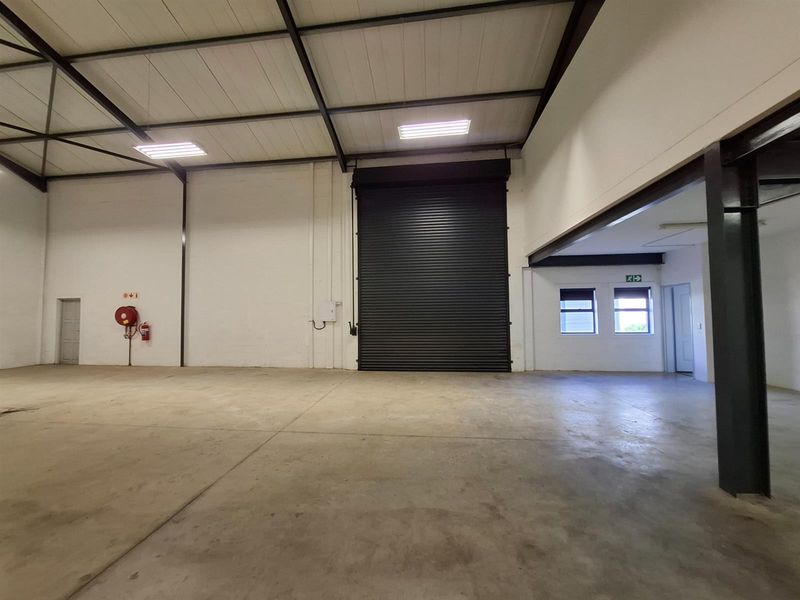 Modern 359 sqm Warehouse To Let in Rivergate - Photo 9