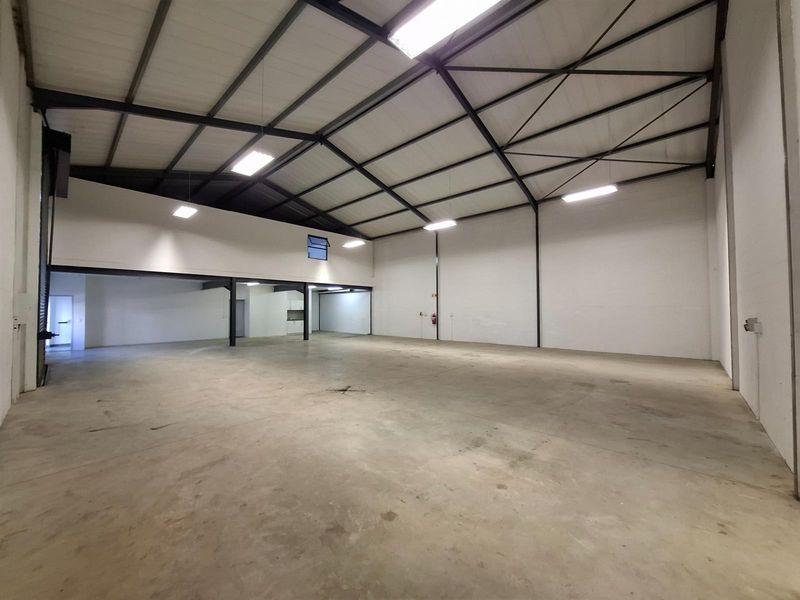 Modern 359 sqm Warehouse To Let in Rivergate - Photo 8