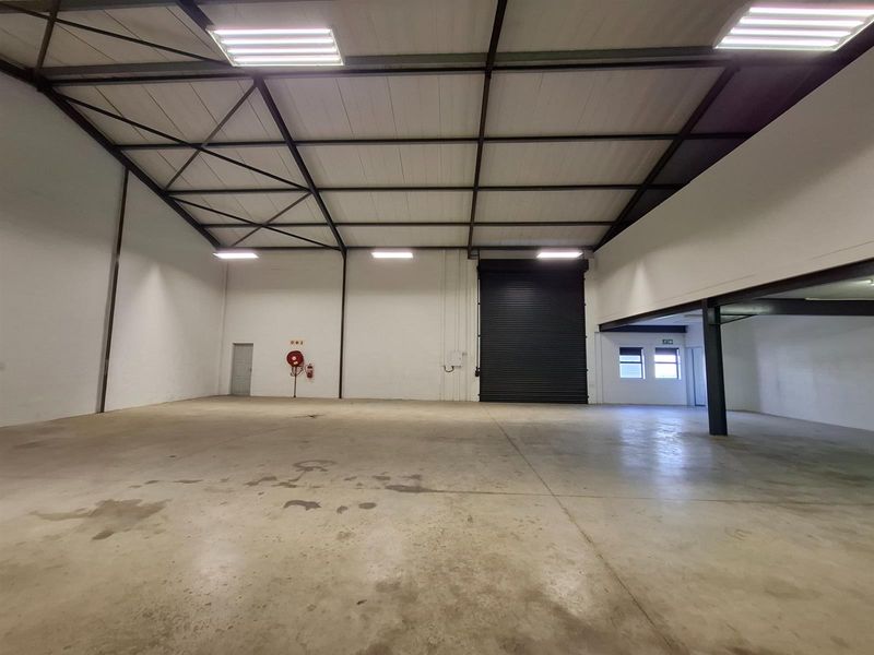 Modern 359 sqm Warehouse To Let in Rivergate - Photo 4