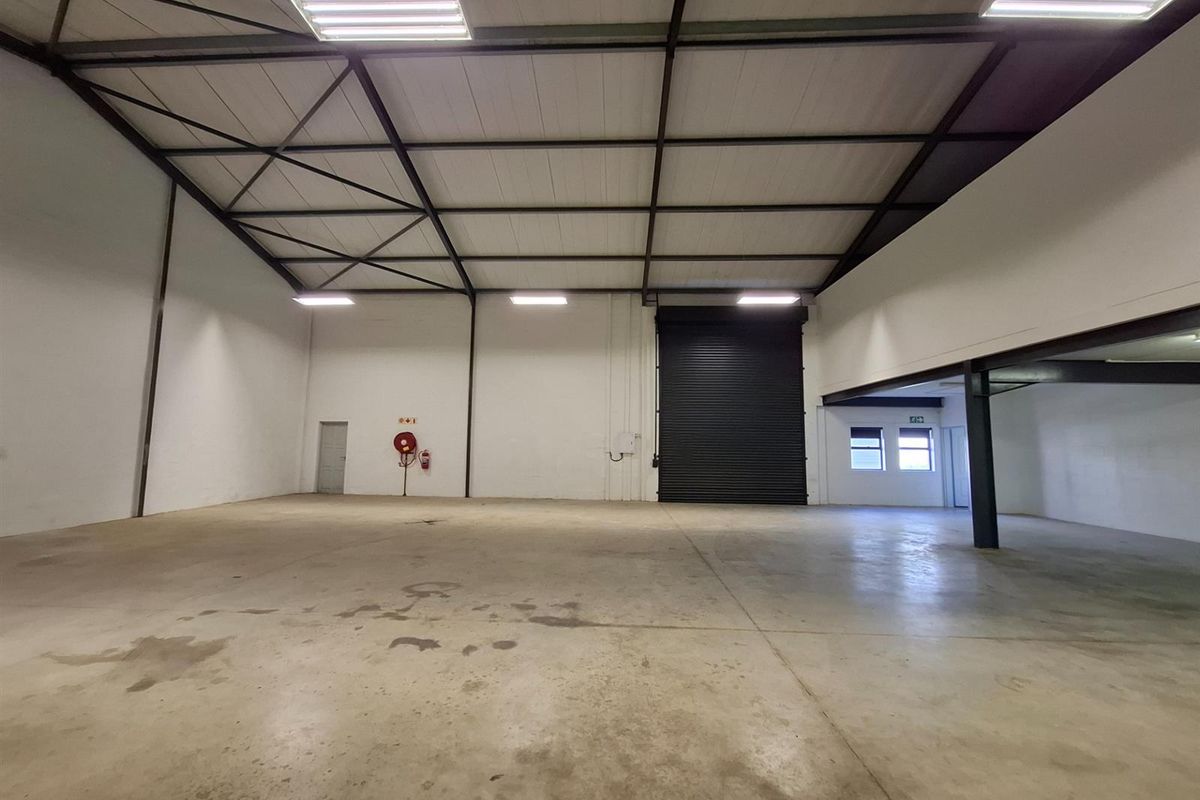 Modern 359 sqm Warehouse To Let in Rivergate - Photo 4