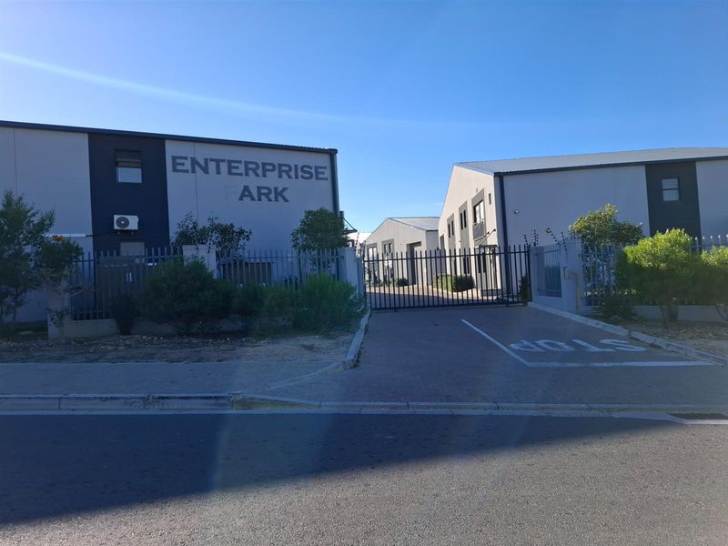 Modern 359 sqm Warehouse To Let in Rivergate - Photo 3