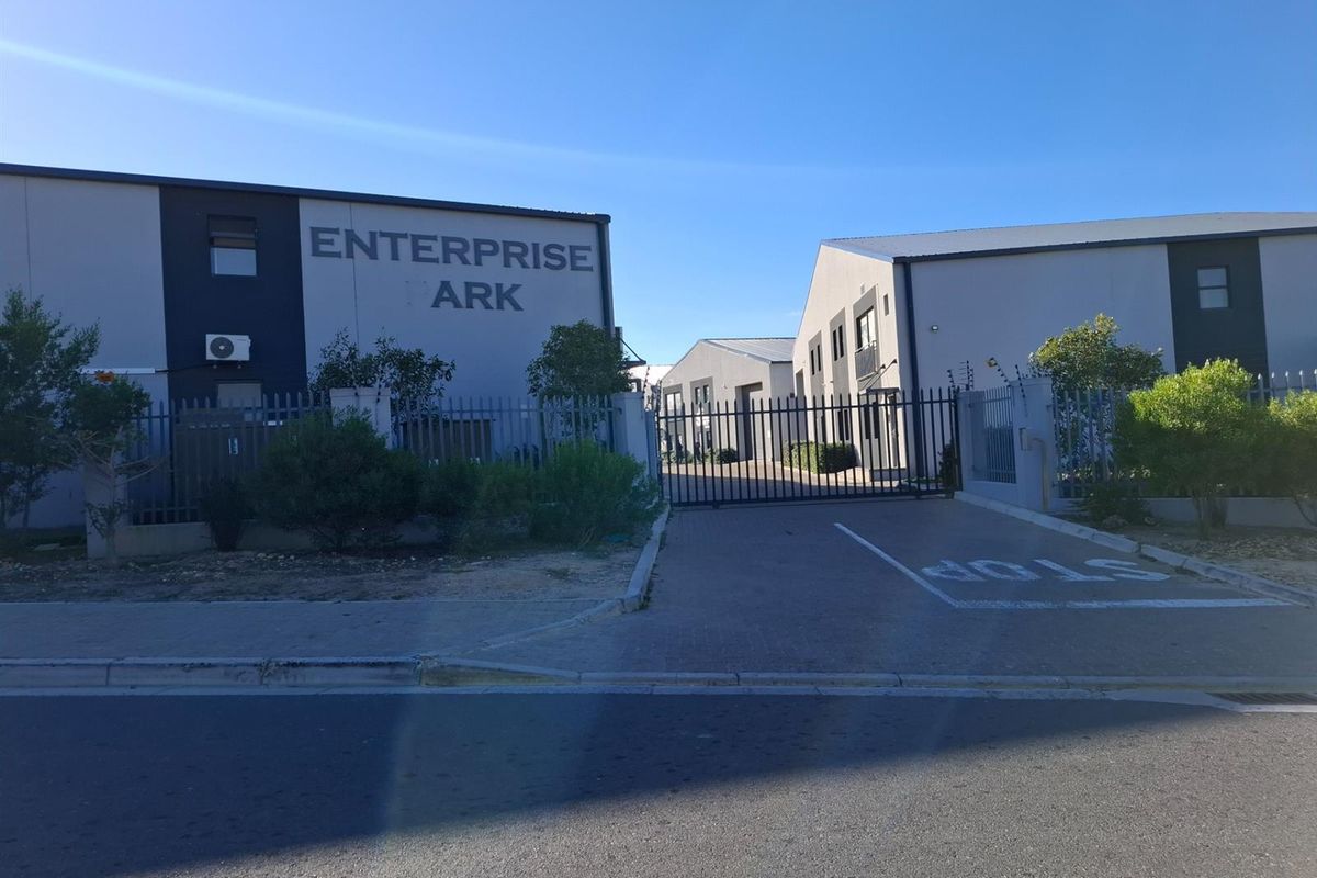 Modern 359 sqm Warehouse To Let in Rivergate - Photo 3