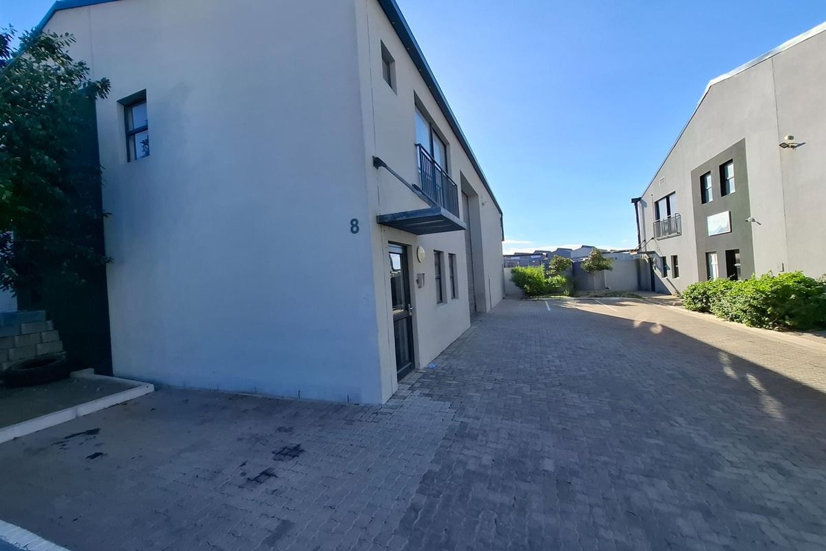 Modern 359 sqm Warehouse To Let in Rivergate - Photo 2