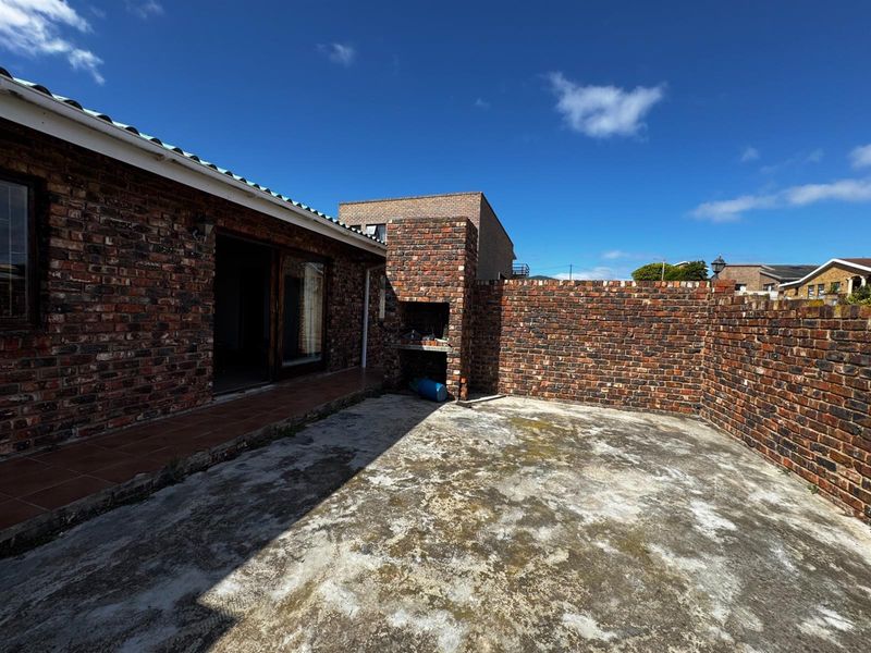 Two Homes on One Stand in Upper Heiderand - Exceptional Value and Rental Potential Pet-Friendly - Photo 5