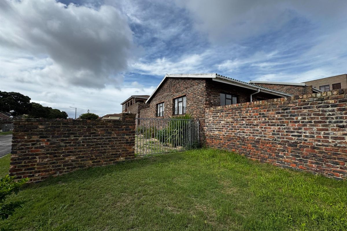 Two Homes on One Stand in Upper Heiderand - Exceptional Value and Rental Potential Pet-Friendly - Photo 3