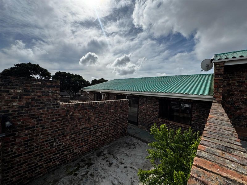 Two Homes on One Stand in Upper Heiderand - Exceptional Value and Rental Potential Pet-Friendly - Photo 2