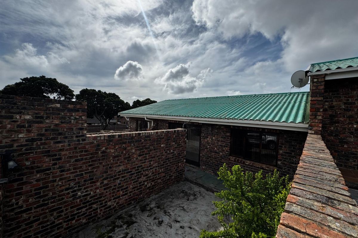 Two Homes on One Stand in Upper Heiderand - Exceptional Value and Rental Potential Pet-Friendly - Photo 2