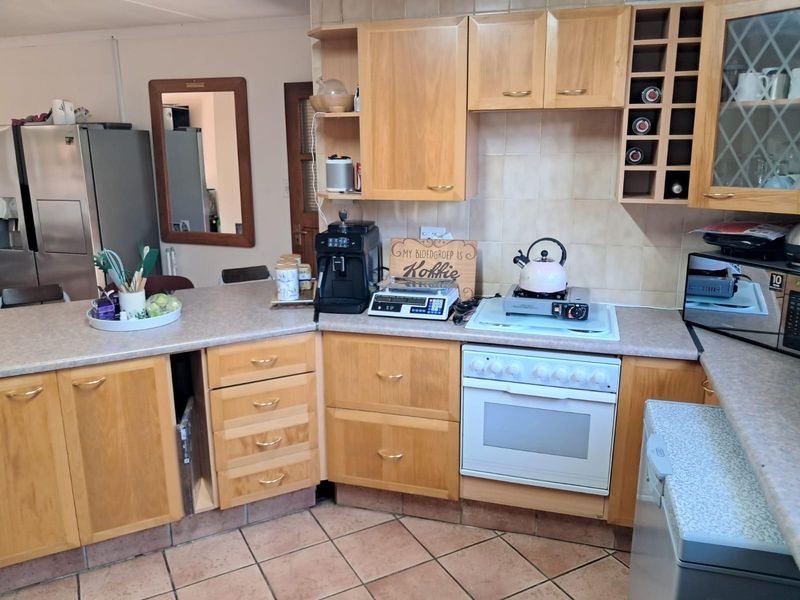 2 Bedroom Townhouse For Sale in Die Hoewes Centurion Gauteng - Photo 9