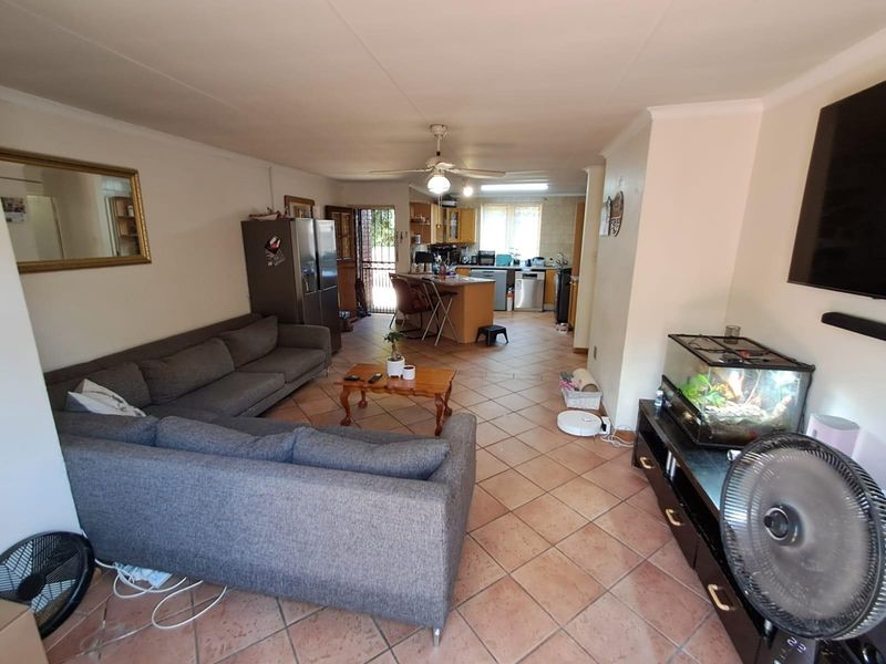 2 Bedroom Townhouse For Sale in Die Hoewes Centurion Gauteng - Photo 4