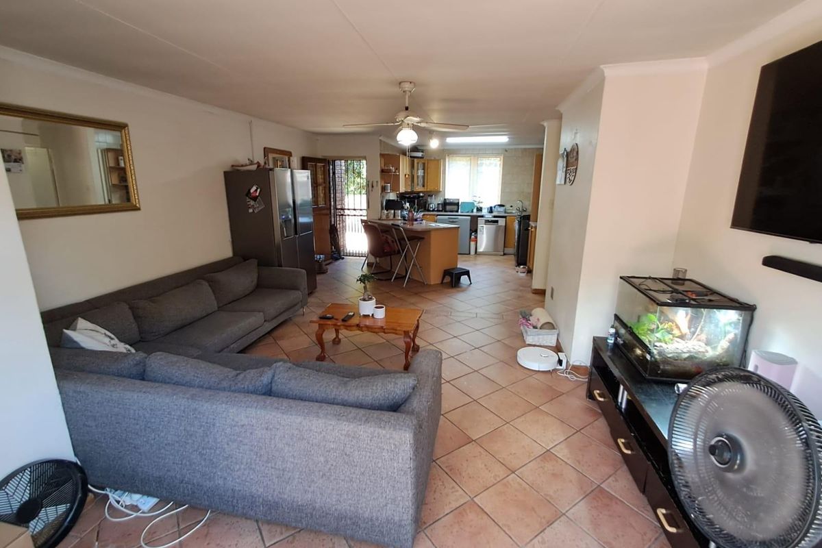 2 Bedroom Townhouse For Sale in Die Hoewes Centurion Gauteng - Photo 4