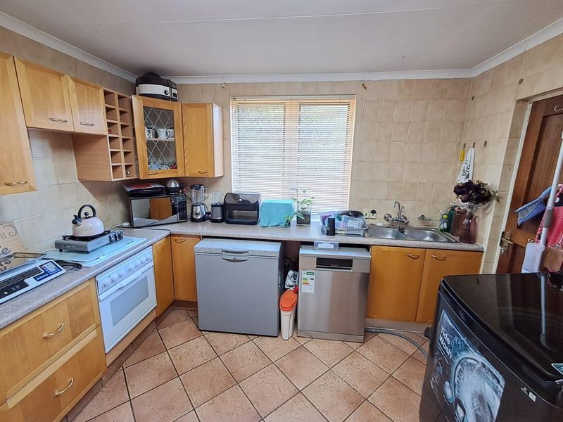 2 Bedroom Townhouse For Sale in Die Hoewes Centurion Gauteng - Photo 8