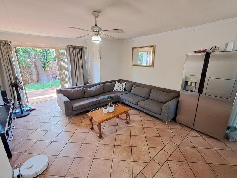 2 Bedroom Townhouse For Sale in Die Hoewes Centurion Gauteng - Photo 3