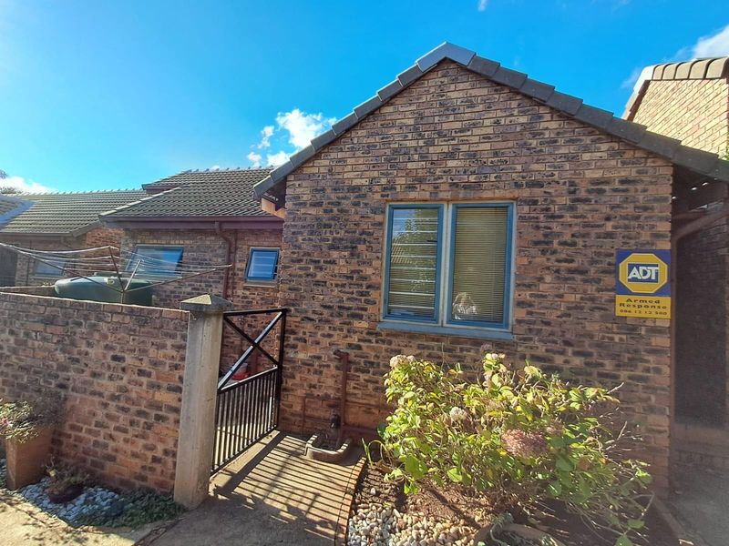 2 Bedroom Townhouse For Sale in Die Hoewes Centurion Gauteng - Photo 2