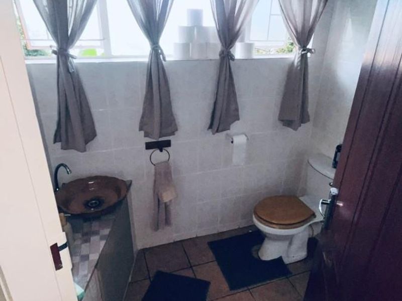 Prime Location ! 3 Bedroom House For Sale in Lyttelton Manor, Centurion. Business Potential - Photo 9