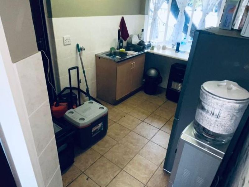 Prime Location ! 3 Bedroom House For Sale in Lyttelton Manor, Centurion. Business Potential - Photo 10