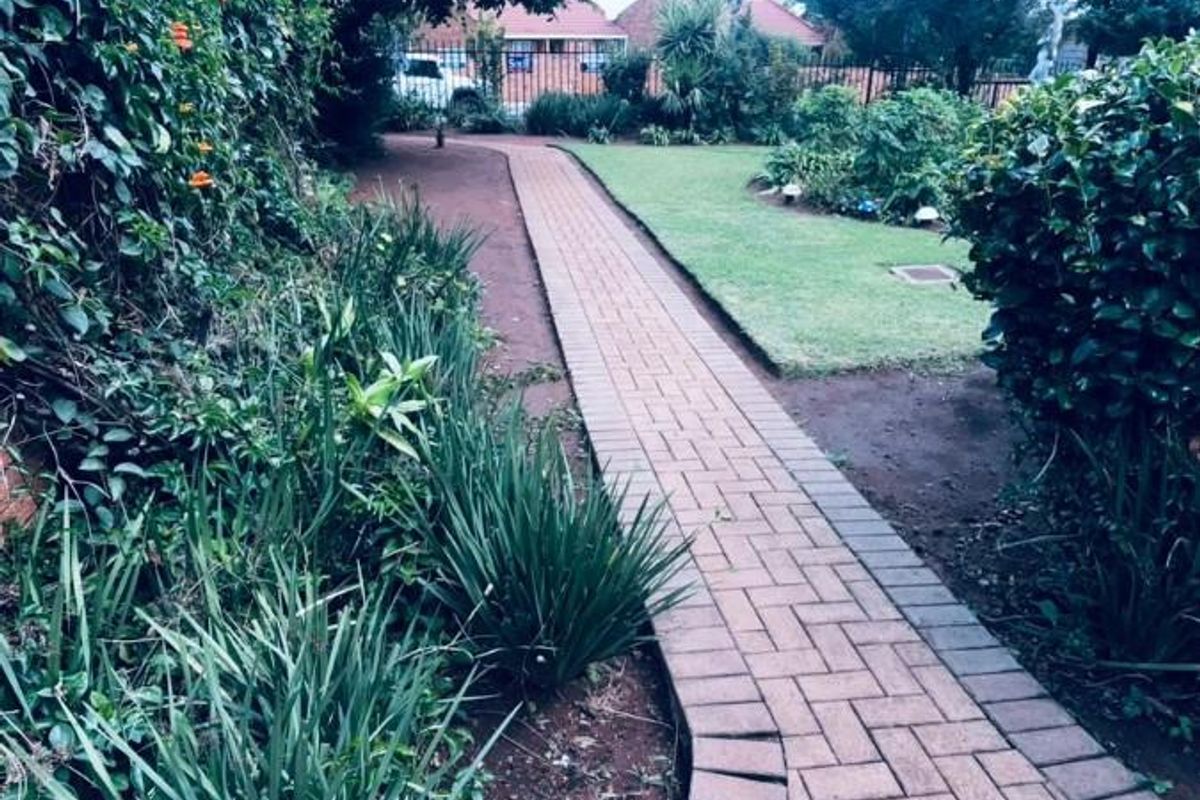 Prime Location ! 3 Bedroom House For Sale in Lyttelton Manor, Centurion. Business Potential - Photo 2