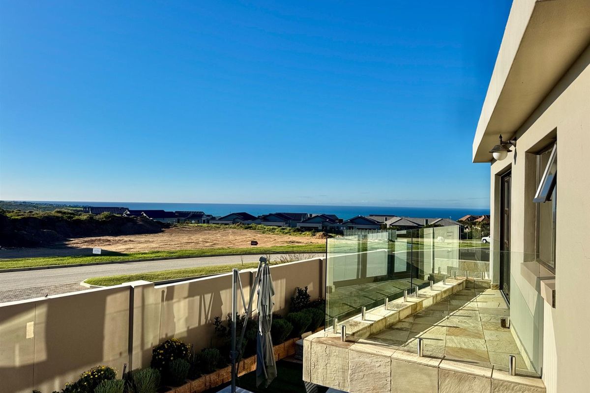 Secure Low-Maintenance Studio Retirement Apartment  in Mossel Bay Retirement and Village - Photo 2