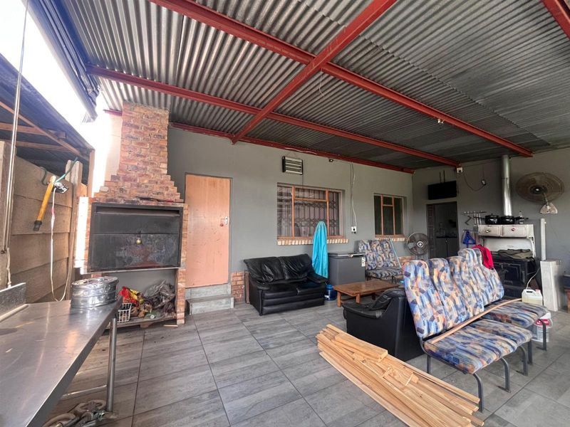 Double Delight for Family and Work, Four Bedroom home - Photo 3