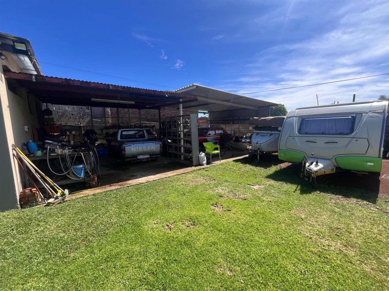 Double Delight for Family and Work, Four Bedroom home - Photo 3