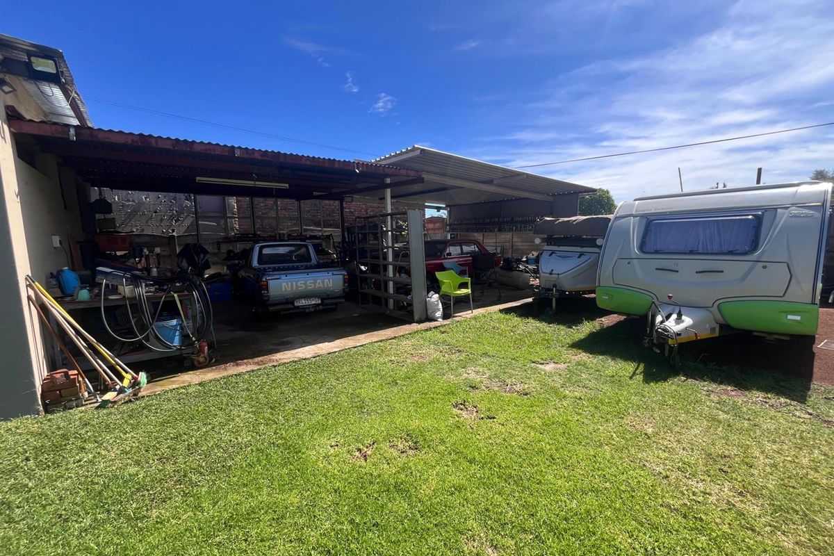 Double Delight for Family and Work, Four Bedroom home - Photo 3