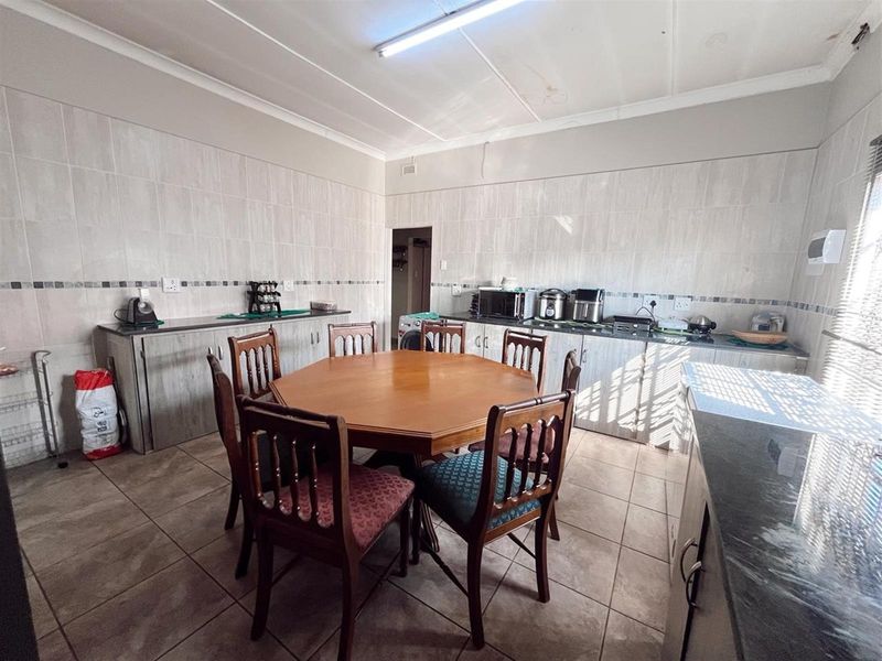 Double Delight for Family and Work, Four Bedroom home - Photo 8