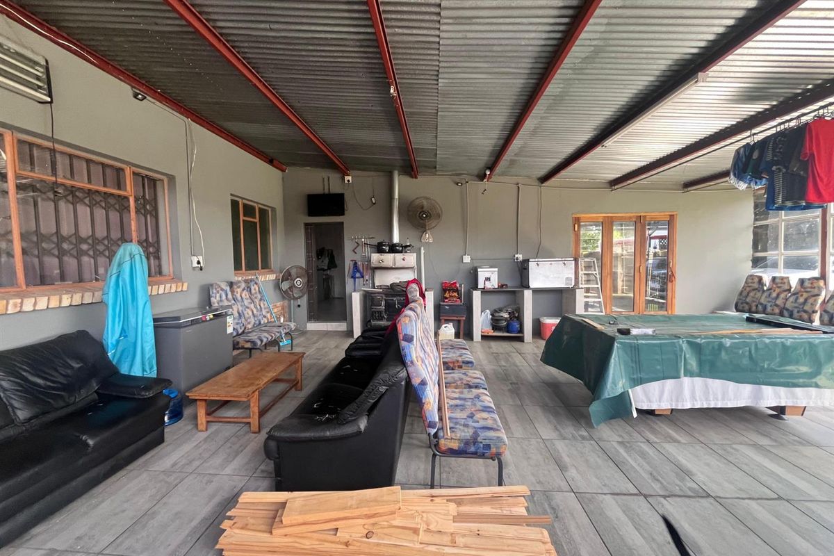 Double Delight for Family and Work, Four Bedroom home - Photo 2