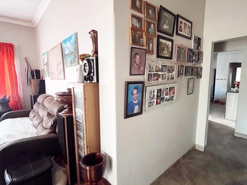 Double Delight for Family and Work, Four Bedroom home - Photo 6