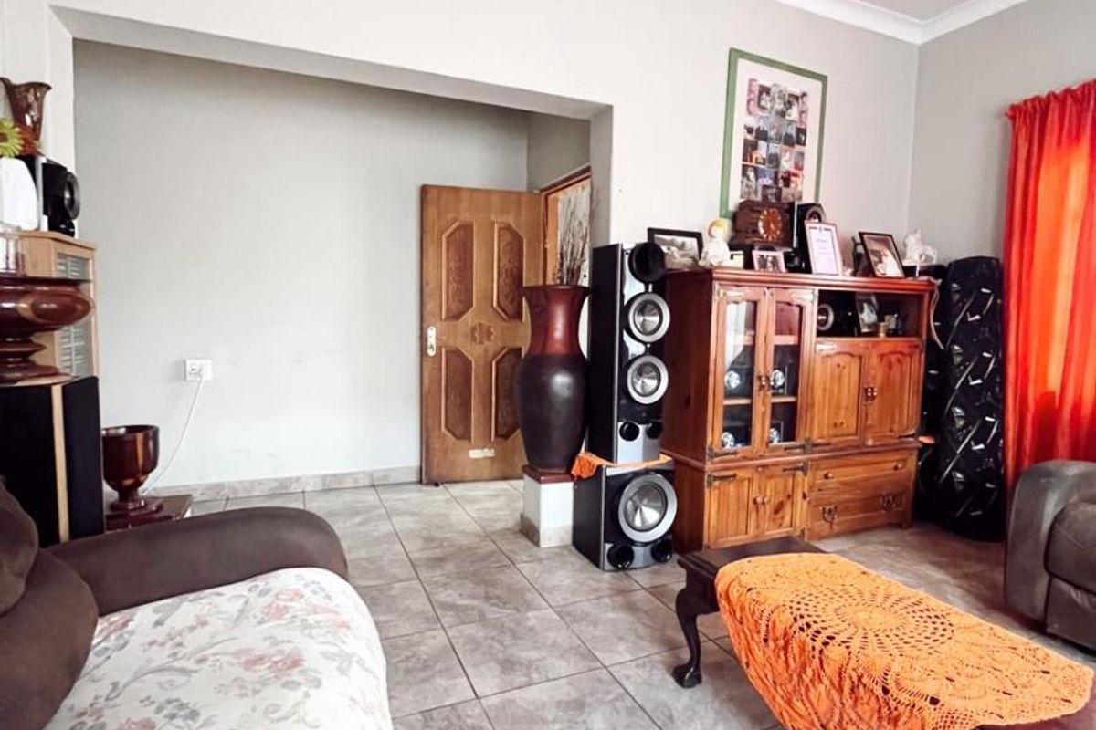 Double Delight for Family and Work, Four Bedroom home - Photo 5