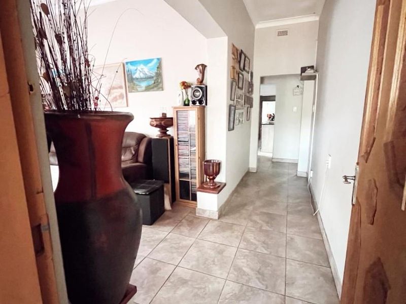 Double Delight for Family and Work, Four Bedroom home - Photo 4