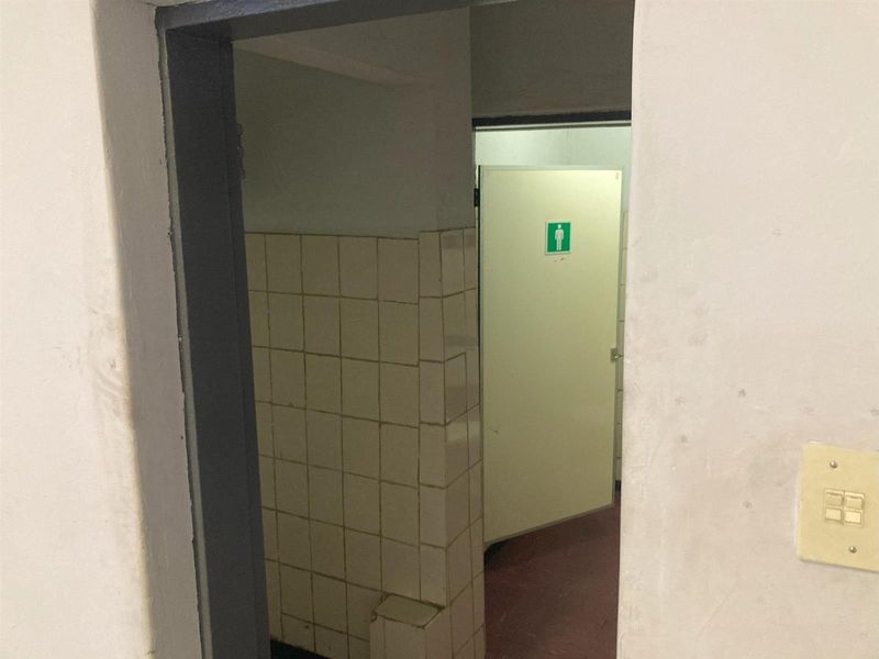 Commercial Property To Let - Photo 9