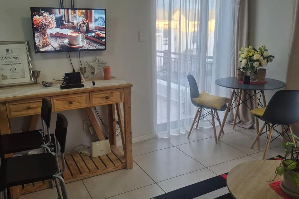 Sought After 1 Bedroom Apartment in De Velde - Photo 2