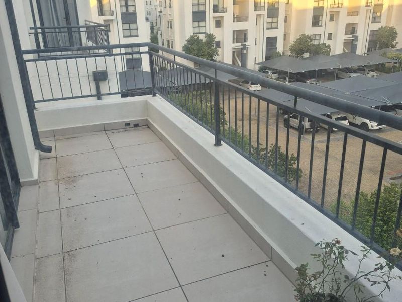 Sought After 1 Bedroom Apartment in De Velde - Photo 3