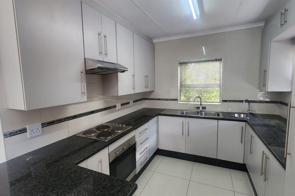 House For Sale in Discovery, Roodepoort - Photo 5