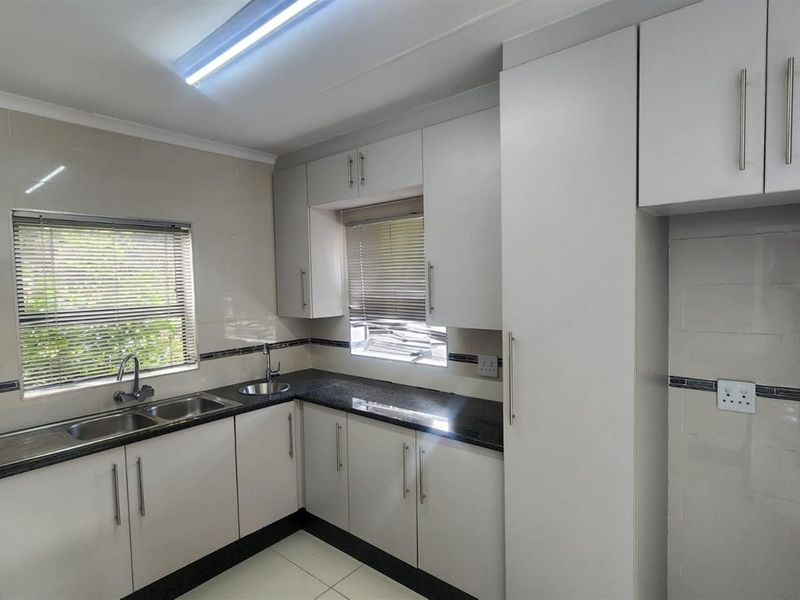 House For Sale in Discovery, Roodepoort - Photo 8