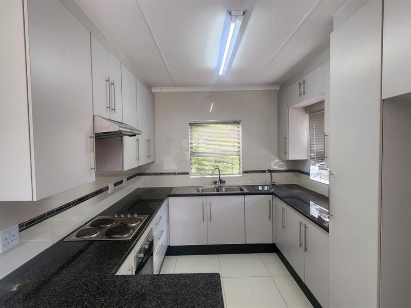 House For Sale in Discovery, Roodepoort - Photo 6