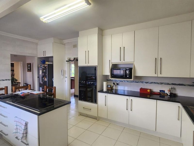 House For Sale in Discovery, Roodepoort - Photo 2